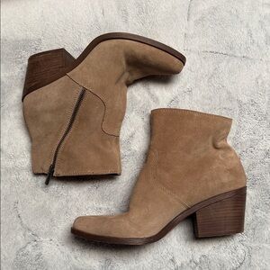 Lucky Brand Wallinda Taupe Suede Ankle Booties Size 10